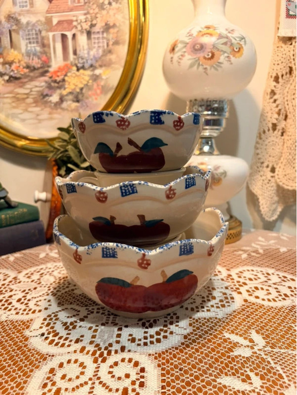 Apple Nesting Bowls Set of 3 Scalloped Folk Art Country Kitchen